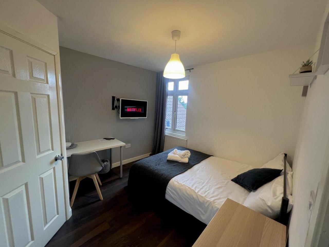 Deluxe Ensuite Double Room With Ensuite コヴェントリー エクステリア 写真